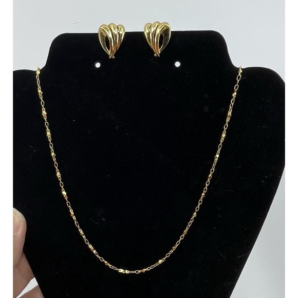 Vintage Signed MONET Gold Tone 14" Necklace‎ and Clip Earrings - Picture 2 of 9